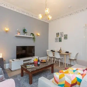 Apartment Stylish At The Edge Of Meadows Park, EDI